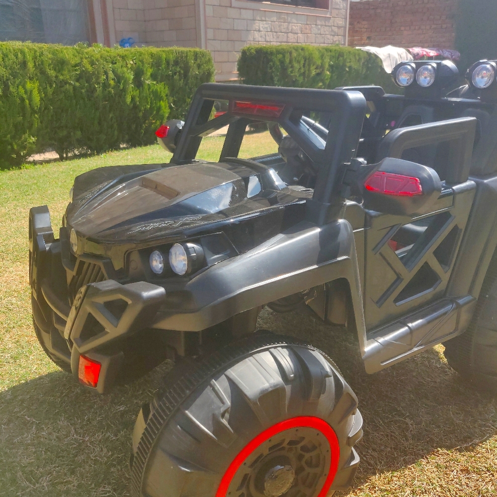 Ride on electric vehicle